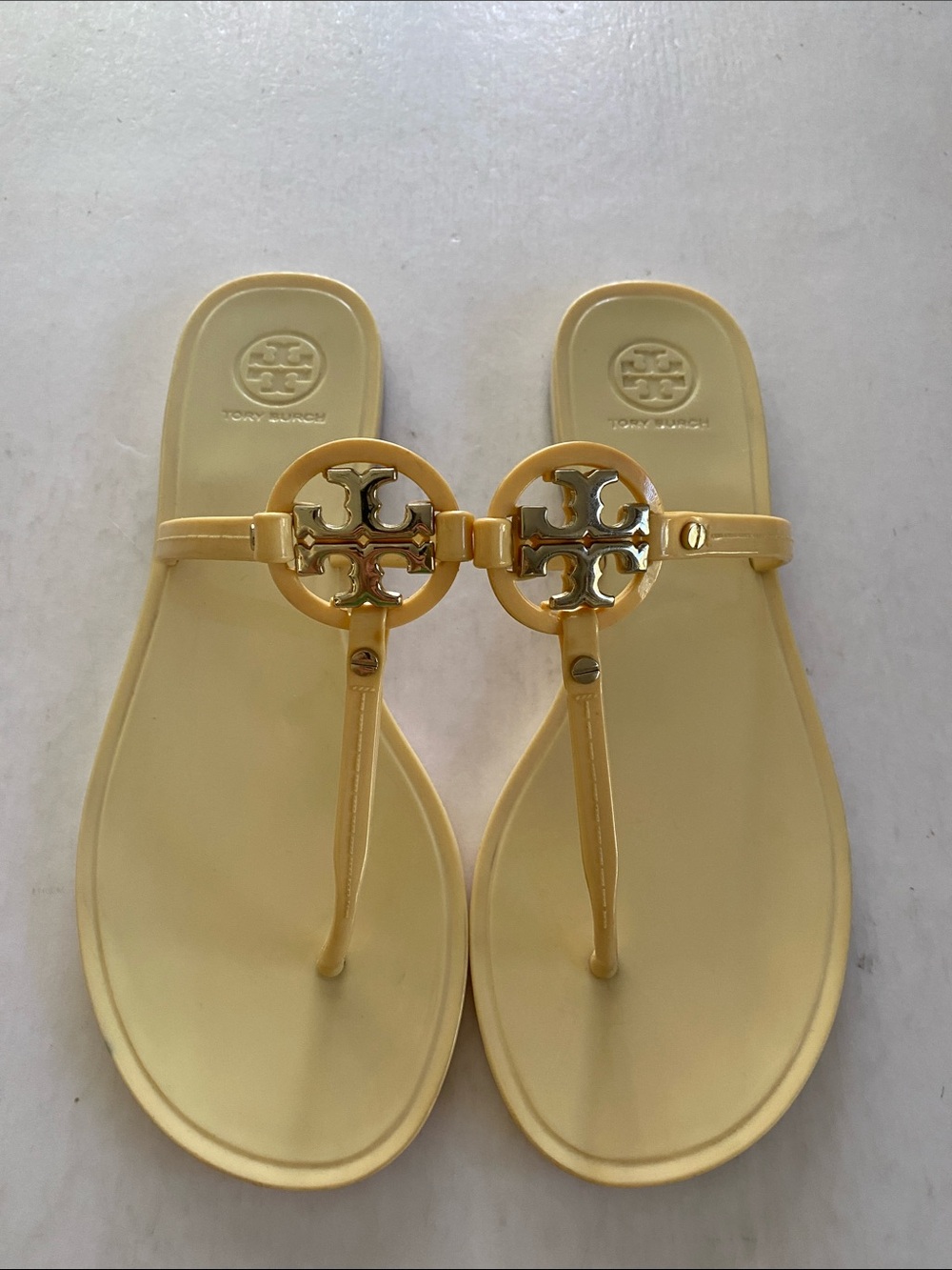 Tory Burch Mini Miller Jelly Thong Sandals Gold Logo Ivory Yellow Size 7
